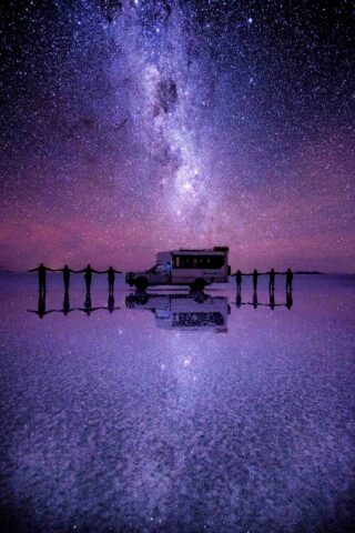 Salar de Uyuni at night with stars in the sky.